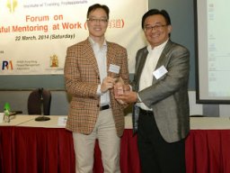 Presentation of Souvenir by ITP Chairman Mr Fred Kwan_1
